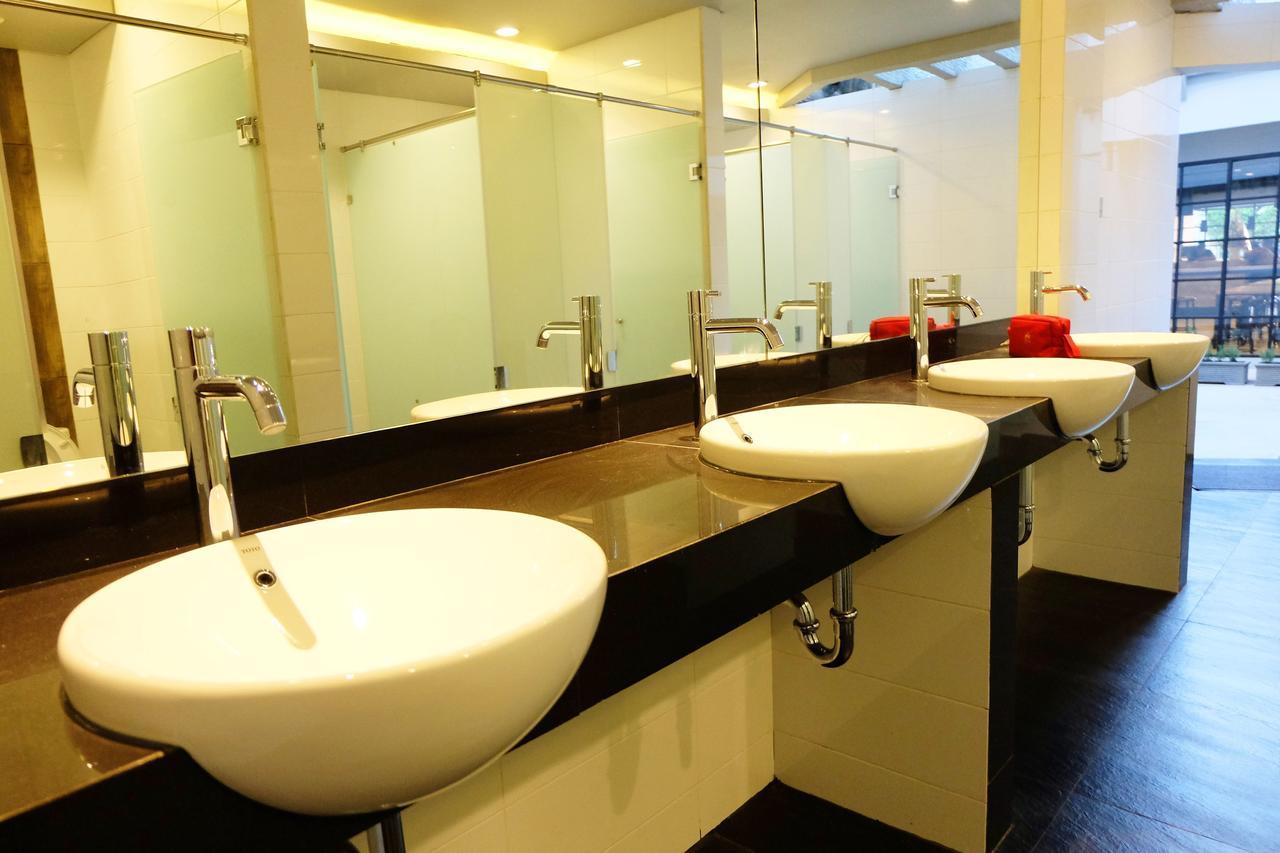 Zen Hostel Gubeng Station Surabaja Zewnętrze zdjęcie