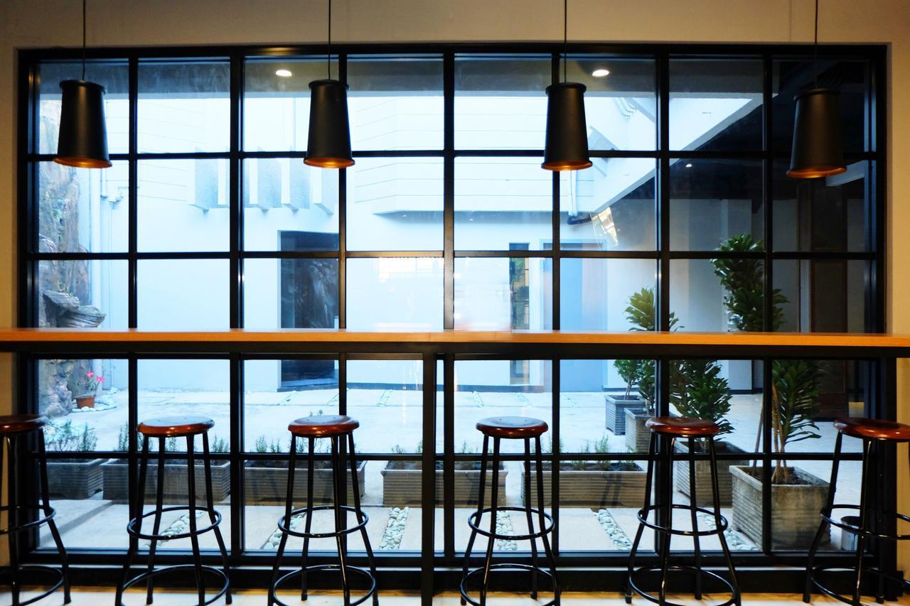 Zen Hostel Gubeng Station Surabaja Zewnętrze zdjęcie