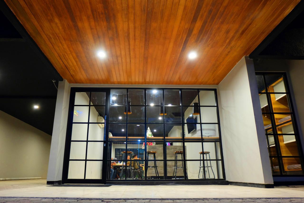 Zen Hostel Gubeng Station Surabaja Zewnętrze zdjęcie